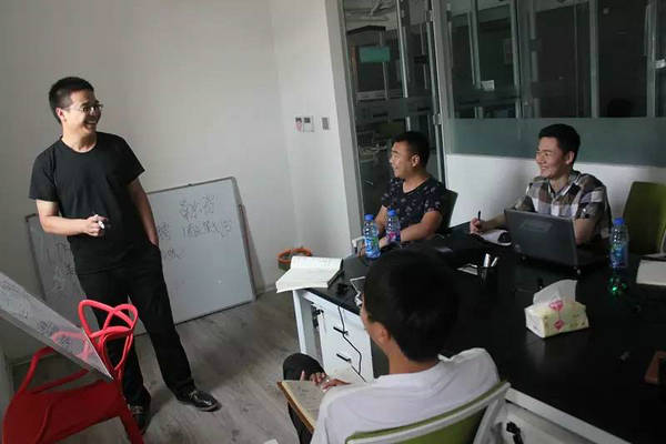 科梦多负责人为凤凰贷培训指导